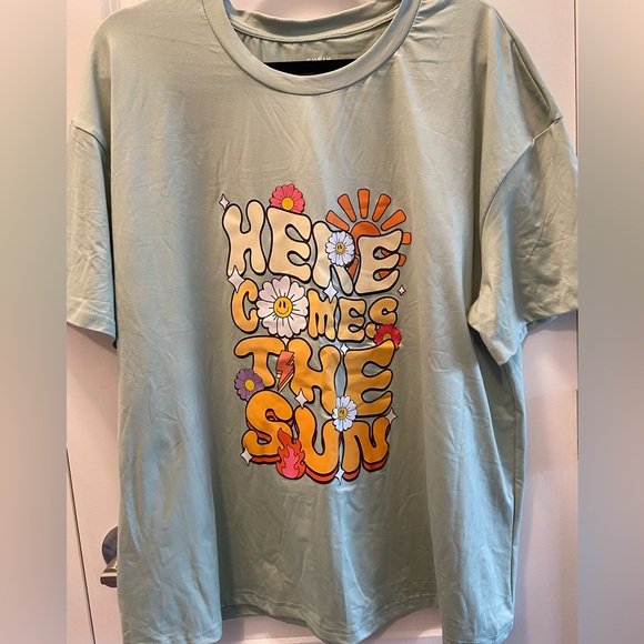 Women’s oversized casual t-shirt - Picture 1 of 2